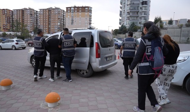 Sahte altınla dolandırıcılık: 3 şüpheli tutuklandı