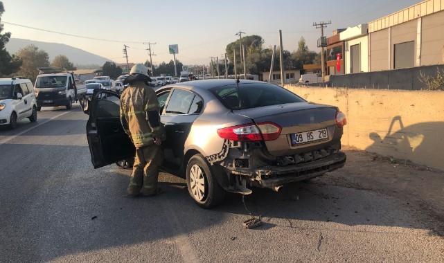 Servis minibüsüyle otomobil kafa kafaya çarpıştı: 1 yaralı