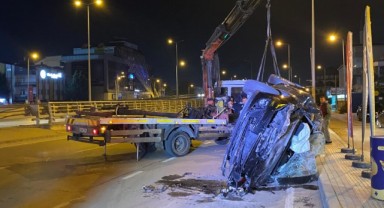 Takla atan otomobildeki 3 kişi yaralandı