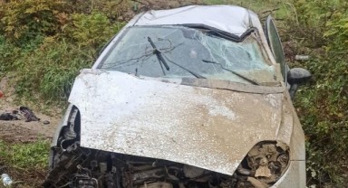 Takla atan otomobilden yaralı kurtuldular
