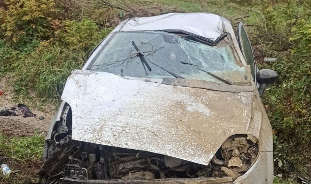 Takla atan otomobilden yaralı kurtuldular