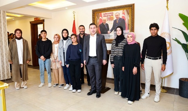 Üniversite hazırlık öğrencilerinden Başkan Özyavuz’a ziyaret