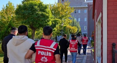 Urfa ve 6 ilde 3 milyon TL vurgun yapan 8 kişi tutuklandı