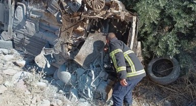 Zeytin bahçesine uçan otomobildeki 5 kişi yaralandı