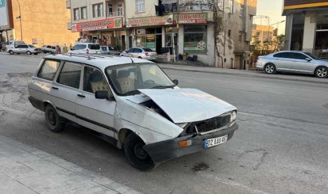 Adıyaman'da iki otomobil çarpıştı: 1 yaralı
