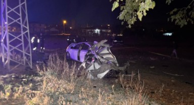 Alkollü sürücünün kullandığı otomobil kazada parçalandı: 2 ölü, 2 yaralı