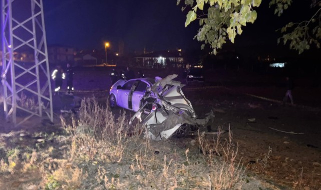 Alkollü sürücünün kullandığı otomobil kazada parçalandı: 2 ölü, 2 yaralı