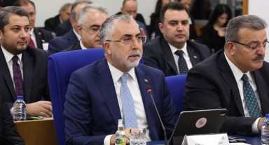 Bakan Işıkhan: “Deprem bölgesindeki 4 il ve 2 ilçeye istihdam verilecek”