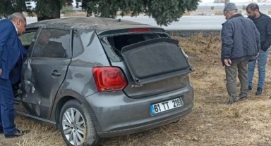 Balıkesir'de otomobil ağaca çarptı: 6 yaralı