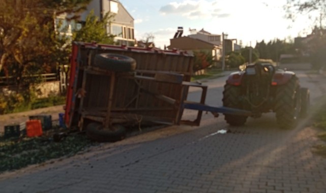 Balıkesir'de traktör römorku devrildi: 5 yaralı