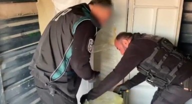 Buzdolabında 11 kilo 650 gram skunk ele geçirildi