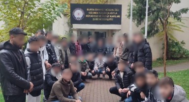 Çok sayıda kaçak göçmen yakalandı: 1 tutuklama