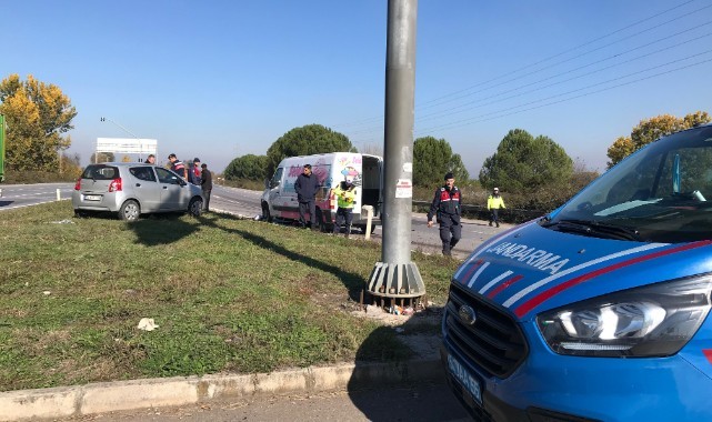 D-140'da minibüs ile otomobil çarpıştı: 2 yaralı