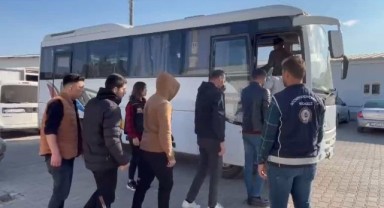 Durdurulan otobüste 10 kaçak göçmen yakalandı