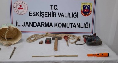 Eskişehir'de kaçak kazı yapan 2 şüpheli suçüstü yakalandı
