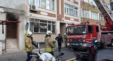 Fatih'te bir apartmanda yangın: 5 kişi mahsur kaldı