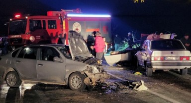 Feci kazada araçlar hurda yığınına döndü: 2 ölü, 8 yaralı