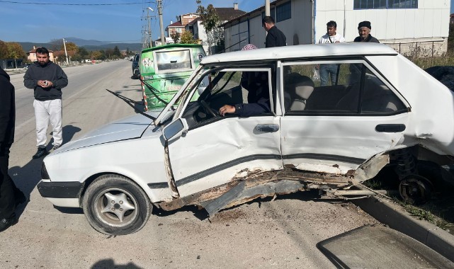 Feci kazada Fiat Tofaş hurdaya döndü: 2 yaralı
