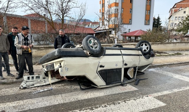 Fiat-Tofaş araç takla attı: 2 yaralı
