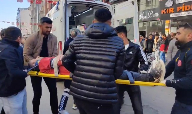 Hafif ticari araç ile motosiklet çarpıştı: 1 yaralı