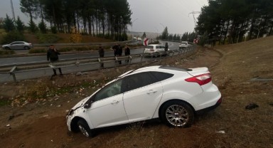 Hasta ziyaretine giden arkadaşlar kaza yaptı: 3 yaralı