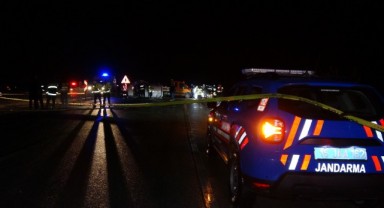 Hatalı 'U' dönüşü ile üç aracın karıştığı kaza: 1 ölü, 7 yaralı