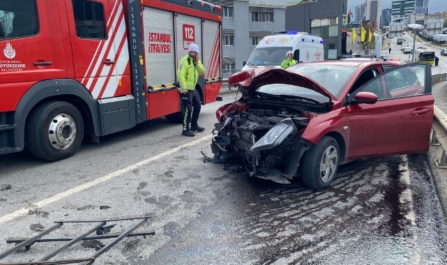 İki araç kafa kafaya çarpıştı: 5 yaralı
