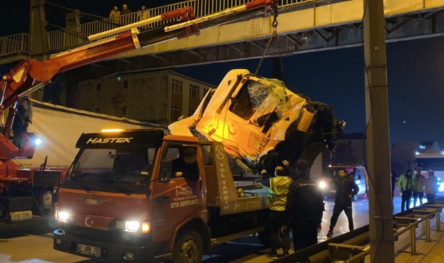 İki tırın karıştığı kazada: Sürücü ağır yaralandı