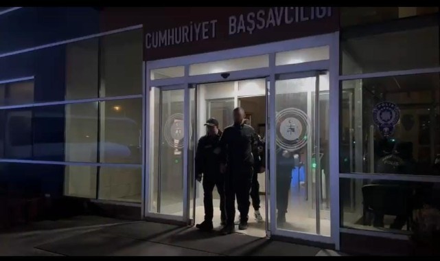 Kaçırdıkları adamın 1 milyon lirasını kendi hesaplarına aktarmışlardı