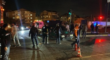 Kocaeli'de iki araç trafik ışıklarında çarpıştı: 1 yaralı