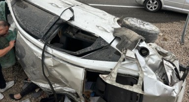 Kontrolden çıkan araç şarampole devrildi: 5 yaralı