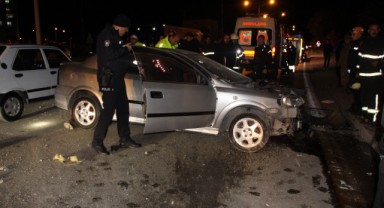 Kontrolden çıkan otomobil duvara çarptı: 3 yaralı