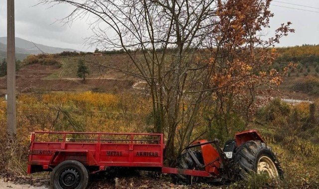 Kontrolden çıkan traktör devrildi: 1 ölü, 3 yaralı