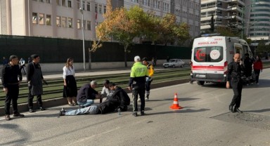 Motosiklet ile hafif ticari araç çarpıştı: 1 yaralı