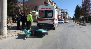 Motosiklet ile otomobil çarpıştı: 1 yaralı