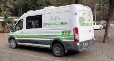 Otomobil duvara çarptı genç kız hayatını kaybetti