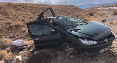 Otomobil şarampole yuvarlandı: 3 yaralı