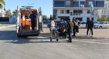 Otomobilin çarptığı ehliyetsiz motosiklet sürücüsü yaralandı