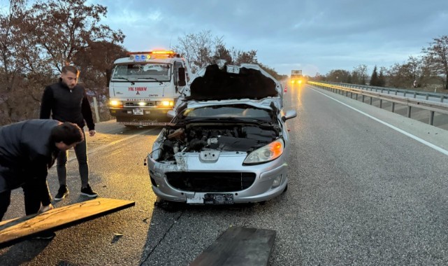 Otomobiller çarpıştı! Yaralılar var