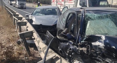 Otomobillerin çarpışması sonucu 2 kişi yaralandı