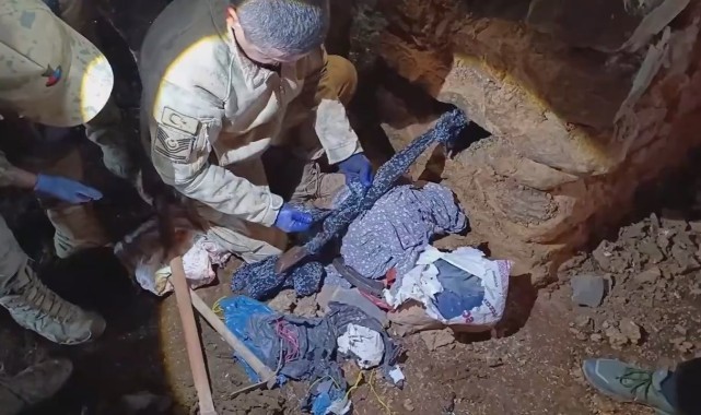 Şanlıurfa'da el bombaları ve 4 kaleşnikof ele geçirildi! İşte detaylar