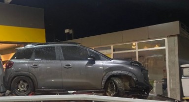 Takla atan otomobilde 2 kişi yaralandı