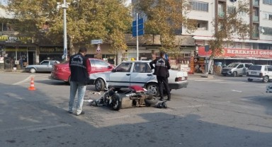 Ters yönden gelen otomobil motosiklete çarptı: 1 ölü