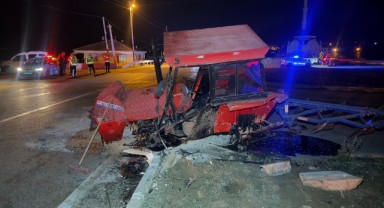 Tokat'ta otomobil traktöre çarptı: 5 yaralı