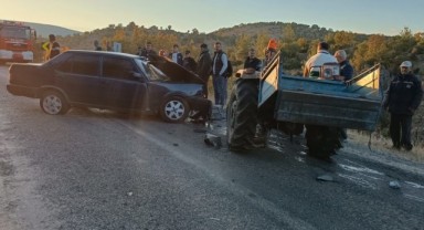 Traktör ile otomobil kaza yaptı: 2 ölü