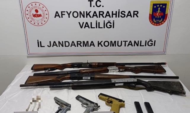 Uyuşturucu satıcısı silah kaçakçısı çıktı