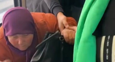 Yaşlı kadın toplu taşımada yer alamayınca baygınlık geçirdi