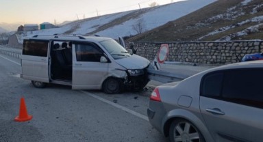 Yüksekova'da trafik kazası: 3 yaralı