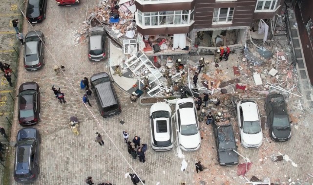 14 katlı binada doğalgaz patlaması: 1 ölü, 3 yaralı