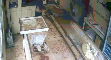 Adana'da kızgın pekmezi başından aşağı döktü! O anlar kamerada